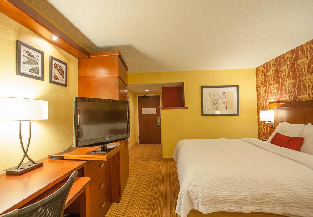 Courtyard By Marriott Charlotte Airport Loso Kültér fotó