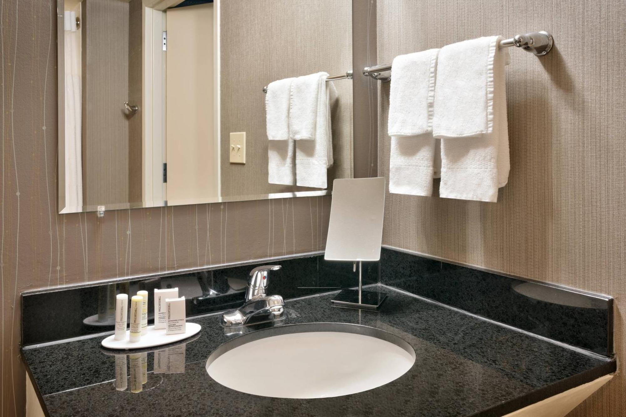 Courtyard By Marriott Charlotte Airport Loso Kültér fotó